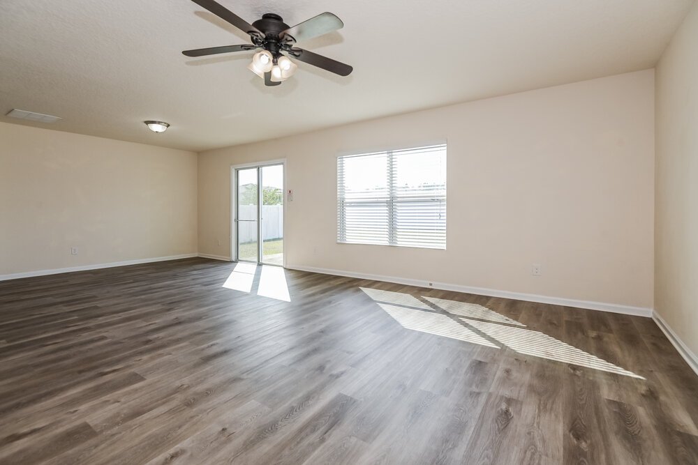 4-Bed Rental on 1944 Rock Springs photo 5