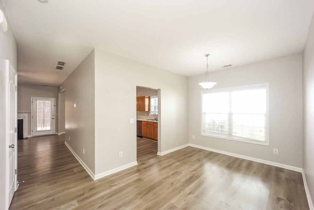 5-Bed Rental on 323 Oakhaven Way photo 5