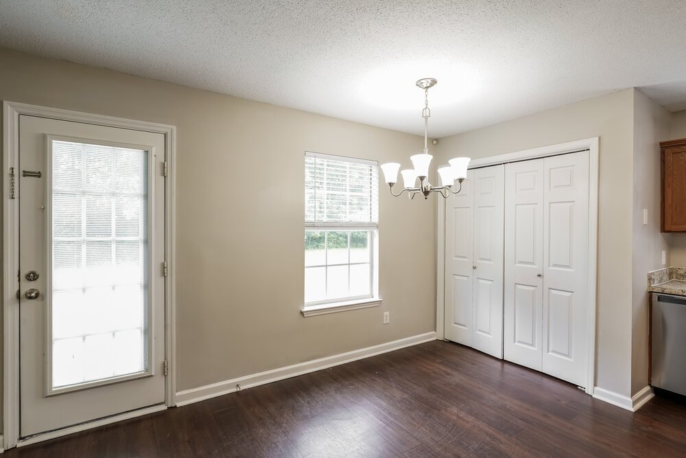 3-Bed Rental on 6620 Shadyview Drive photo 5