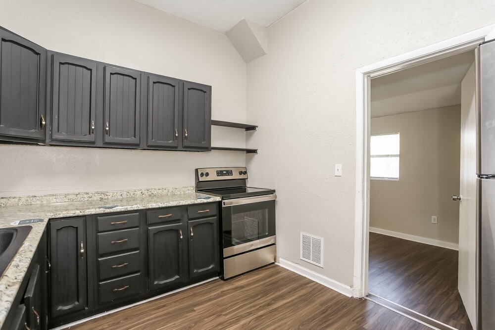4-Bed Rental on 2839 Spring Park photo 5
