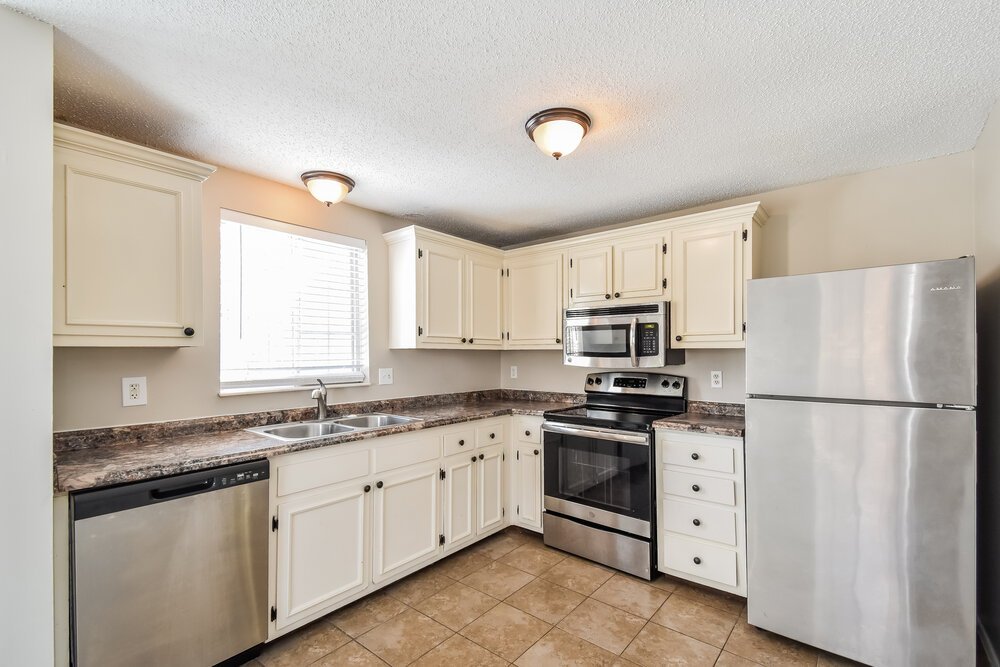 5-Bed Rental on 6815 Azalea Hill photo 5