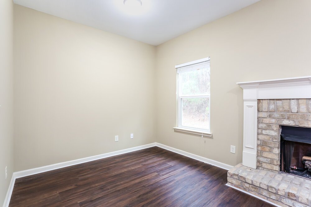 4-Bed Rental on 118 Crescent Woode photo 5