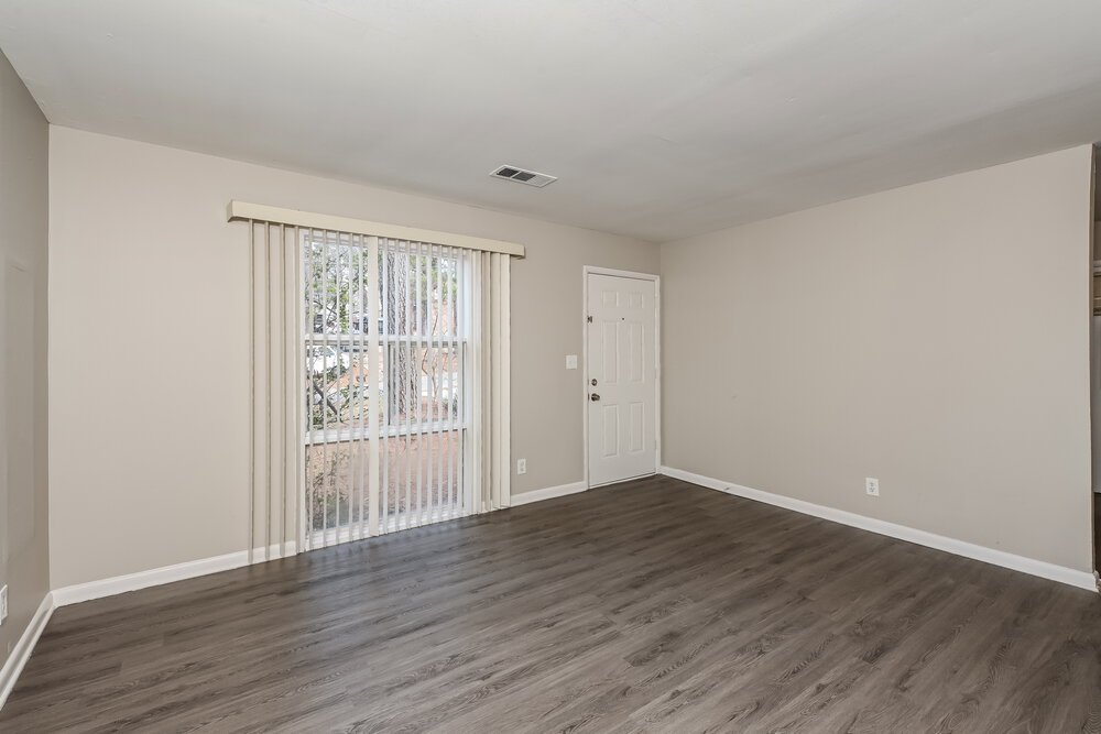 3-Bed Rental on 645 Melrose Dr photo 5