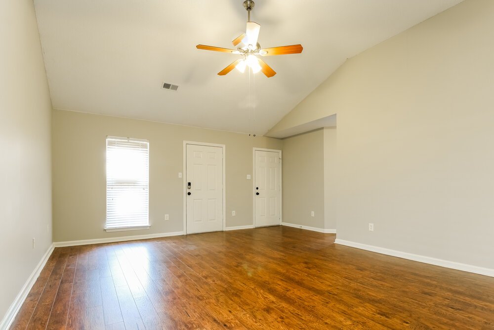 3-Bed Rental on 799 Grant Dr photo 5