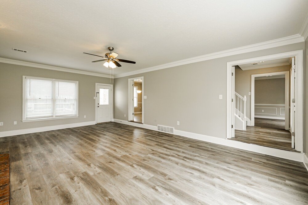 4-Bed Rental on 7440 Richmond Rd photo 5