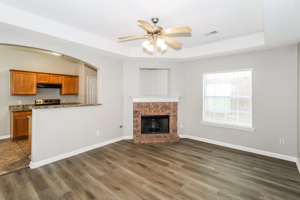 3-Bed Rental on 10093 Woodland Hills photo 5