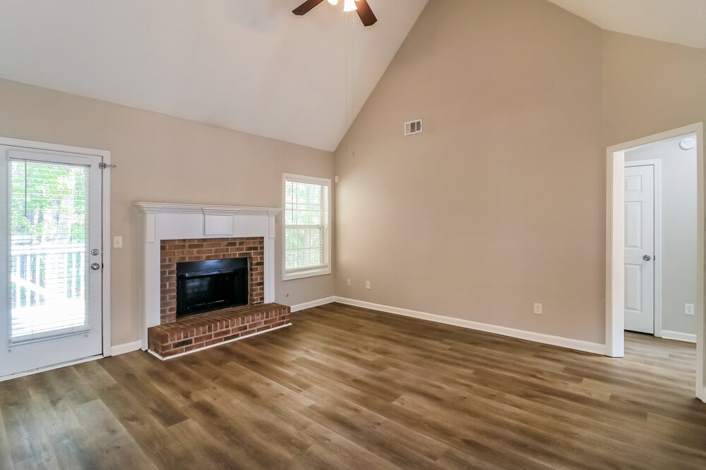 4-Bed Rental on 915 Castlerock Way photo 5