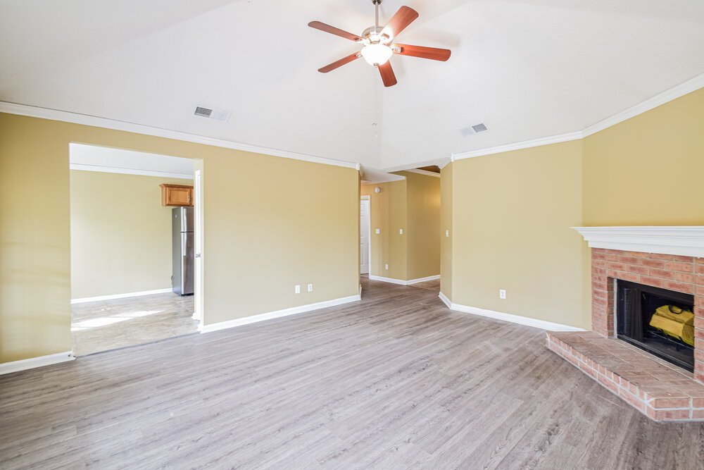 3-Bed Rental on 430 N Ericson photo 5