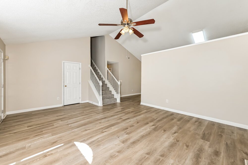 4-Bed Rental on 335 Shadetree Ln photo 5