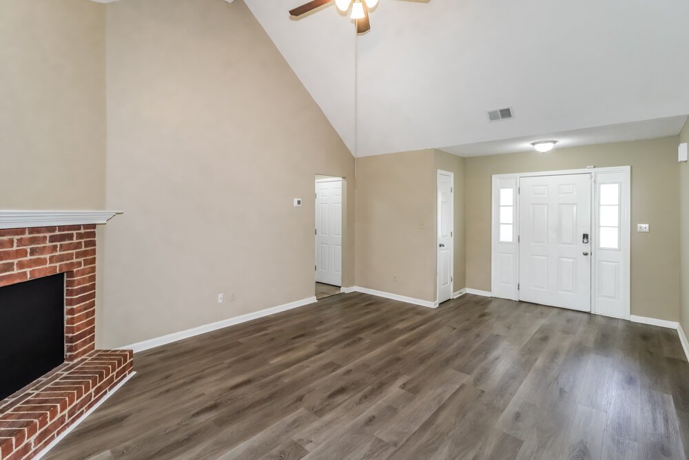 3-Bed Rental on 7091 Ireland Dr photo 5