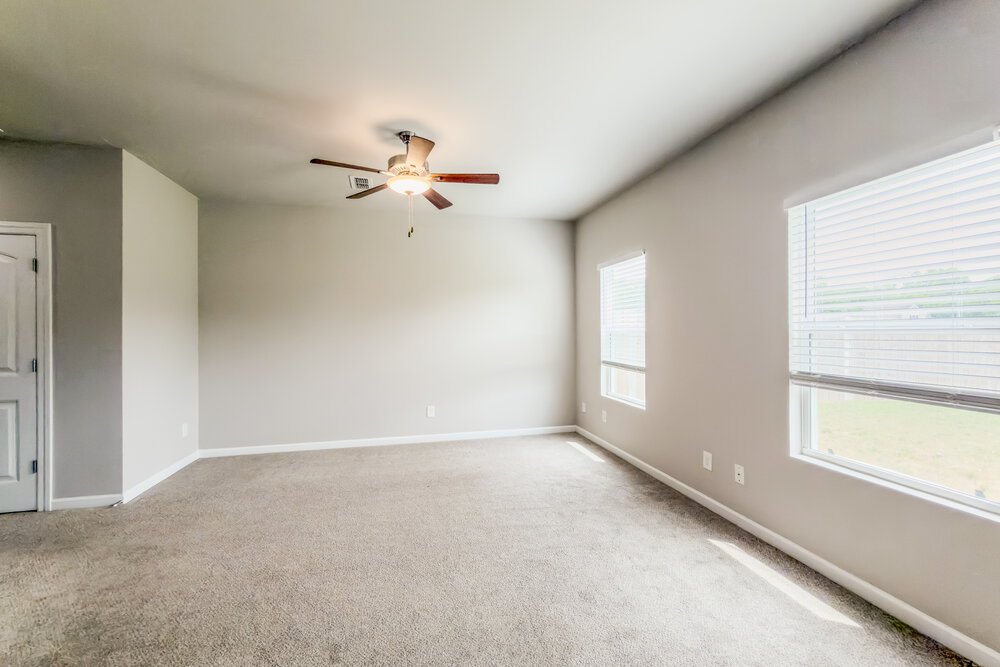 4-Bed Rental on 2240 Lismore Dr photo 5