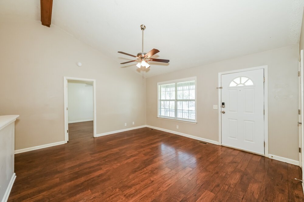 3-Bed Rental on 4936 Deerhaven Dr photo 5