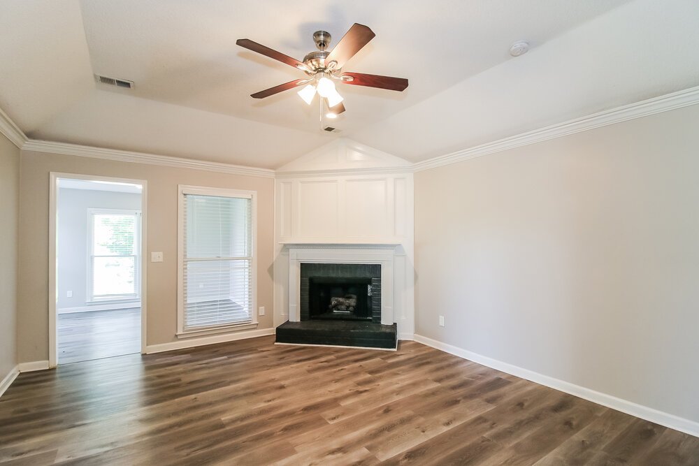 4-Bed Rental on 1001 Crown Corners photo 5