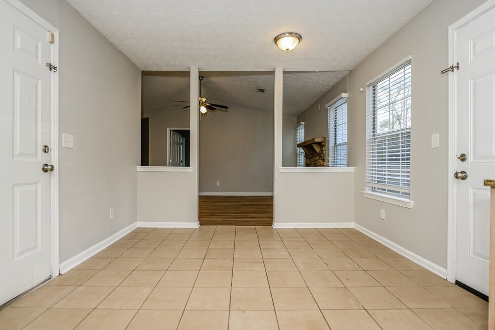 3-Bed Rental on 337 Autumn Lake photo 5