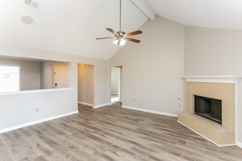 3-Bed Rental on 6688 Ross Manor photo 5