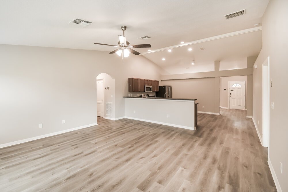 3-Bed Rental on 10161 Meadow Pointe photo 5