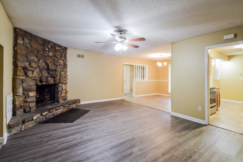 4-Bed Rental on 2176 Woodfield Park photo 5