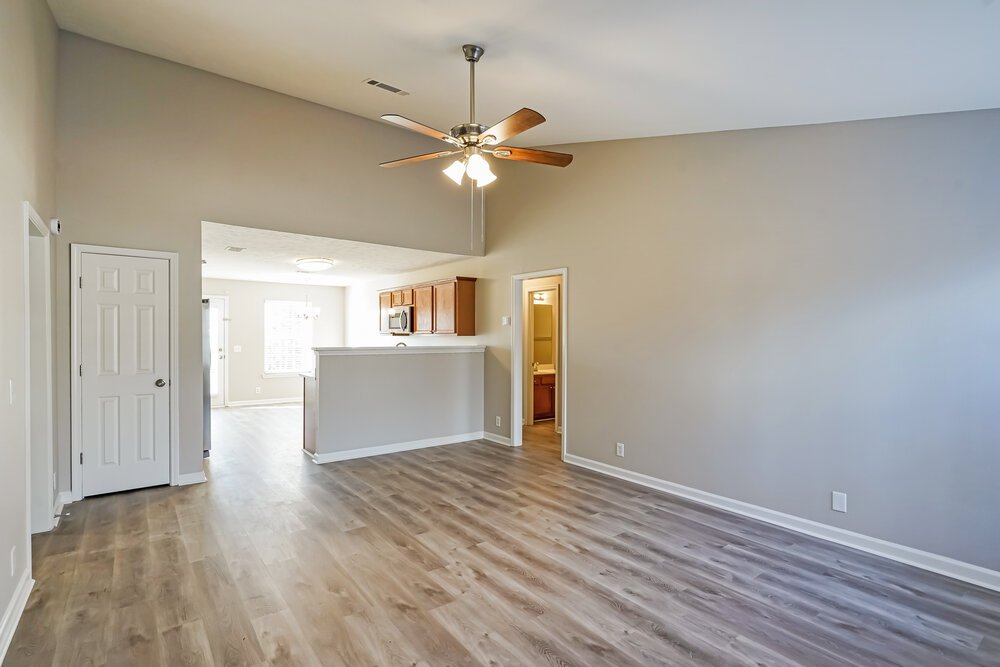 3-Bed Rental on 7016 S Hampton photo 5