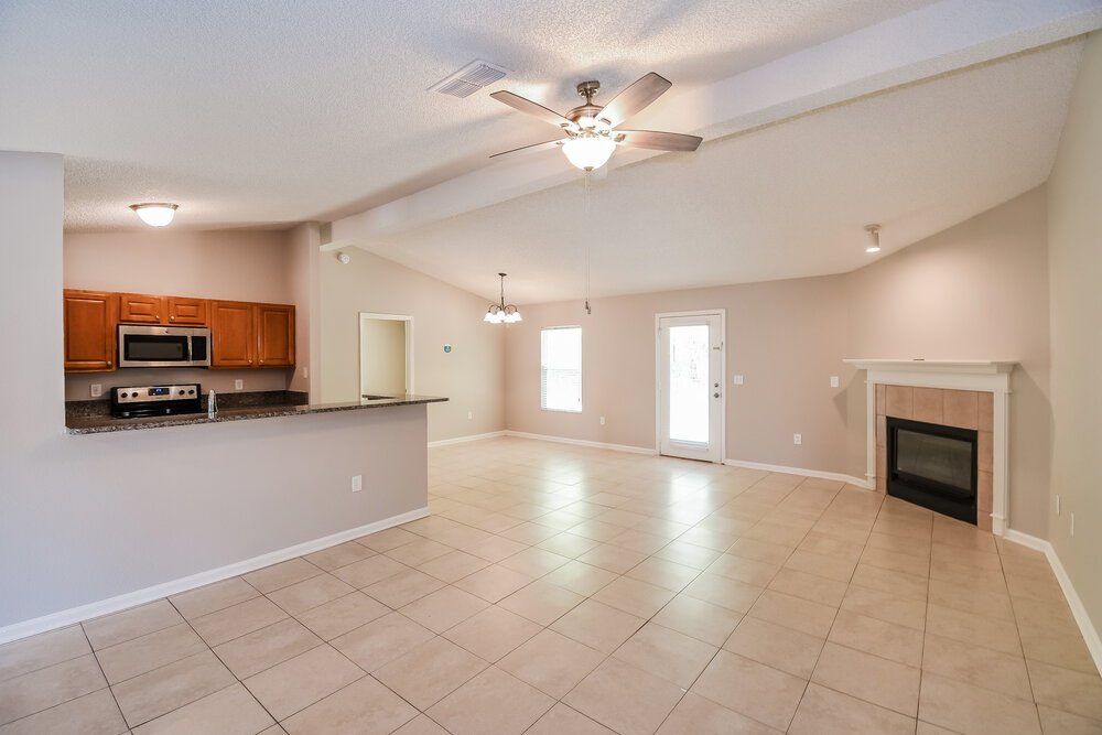 4-Bed Rental on 2625 Fox Creek photo 5