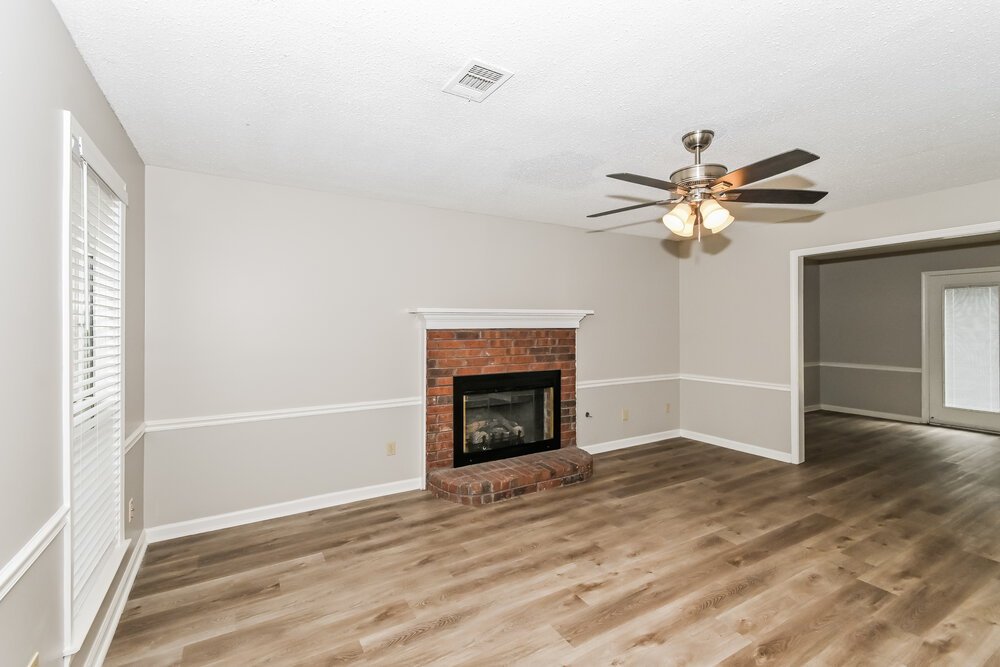 3-Bed Rental on 2236 Oak Hollow photo 5