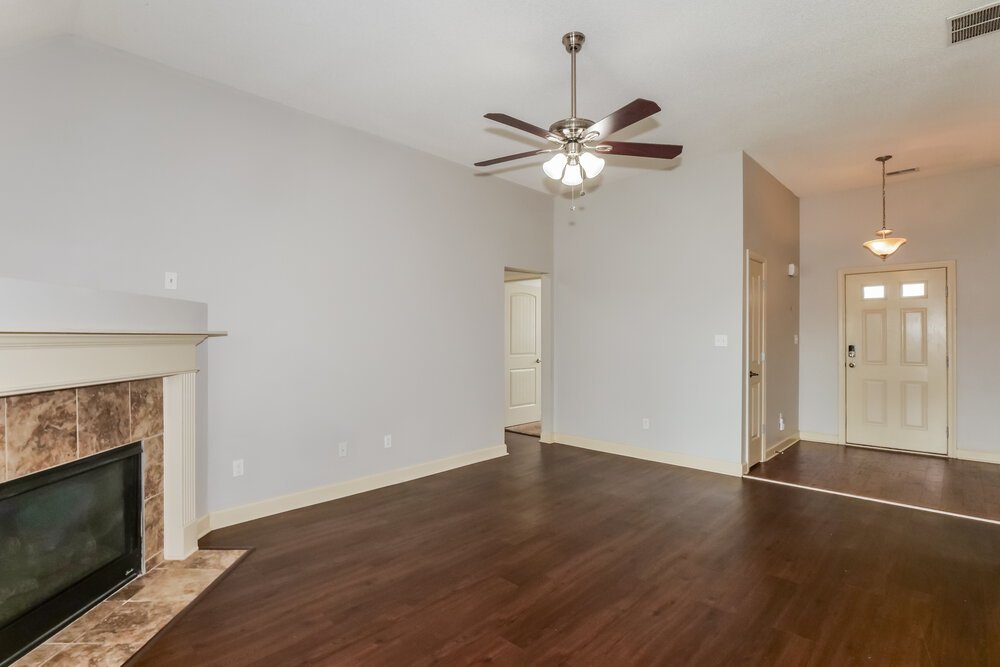 4-Bed Rental on 3835 Farm Pond photo 5