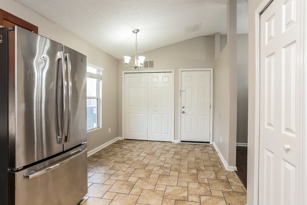 4-Bed Rental on 8628 Springtree Rd photo 6
