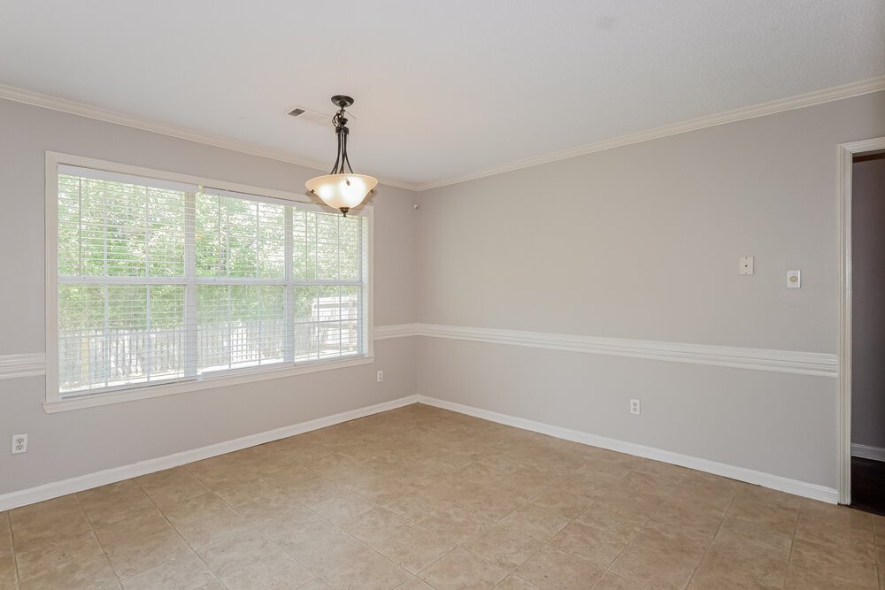 4-Bed Rental on 661 Shelley Renee photo 6