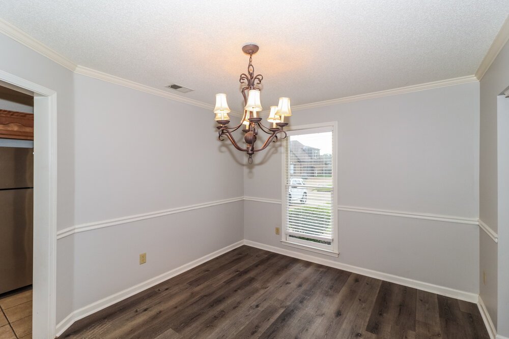 4-Bed Rental on 5053 Winberry St photo 6