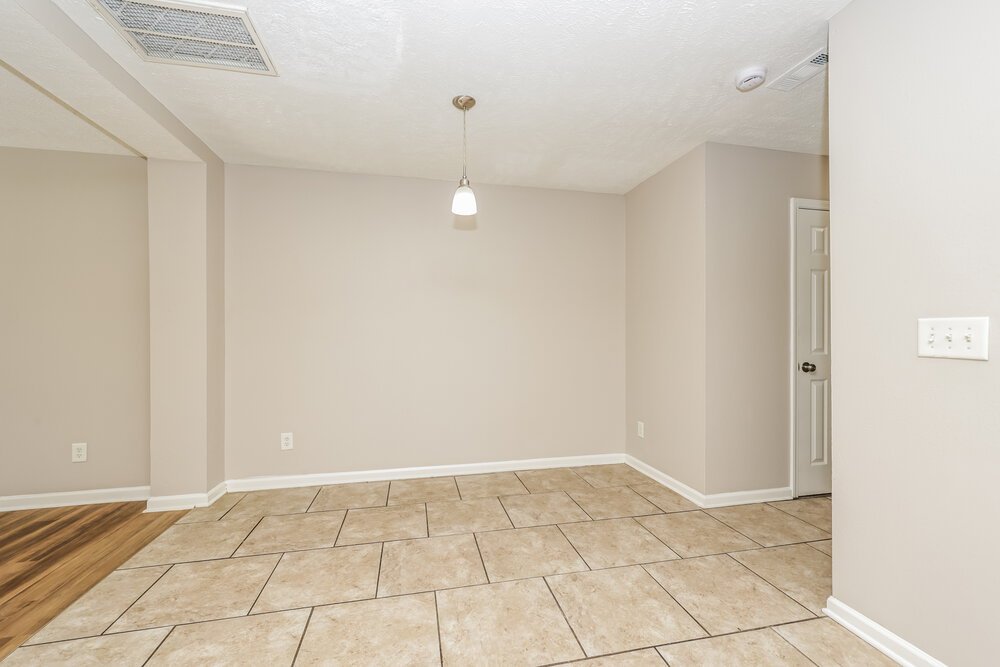 3-Bed Rental on 118 David Bolin photo 6