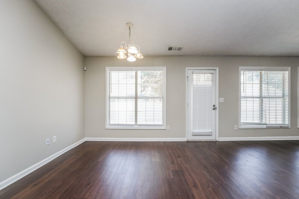 4-Bed Rental on 920 Glen Oaks photo 6