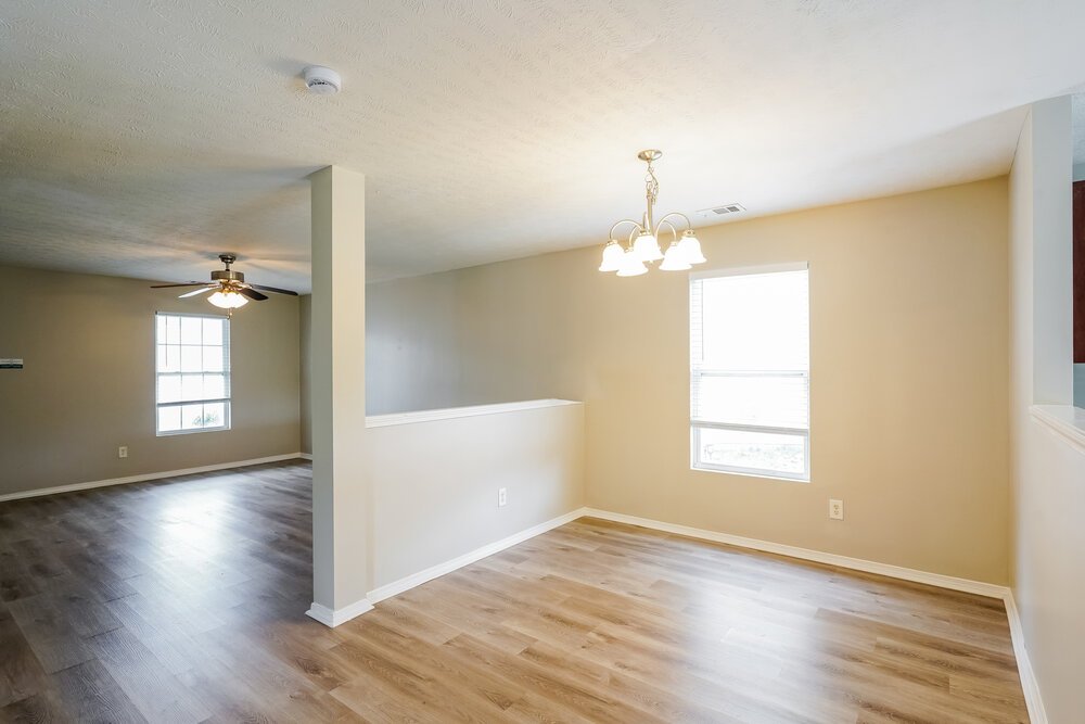 4-Bed Rental on 2893 Creekbend Dr photo 6