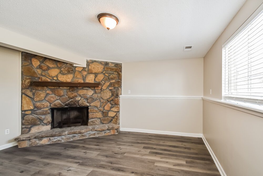5-Bed Rental on 6815 Azalea Hill photo 6