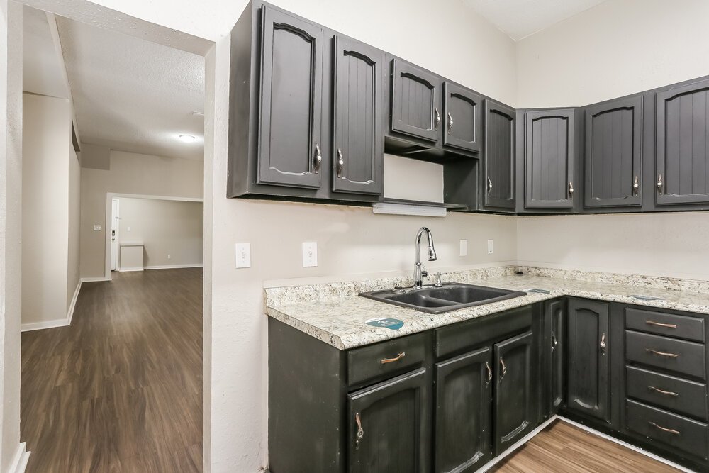 4-Bed Rental on 2839 Spring Park photo 6