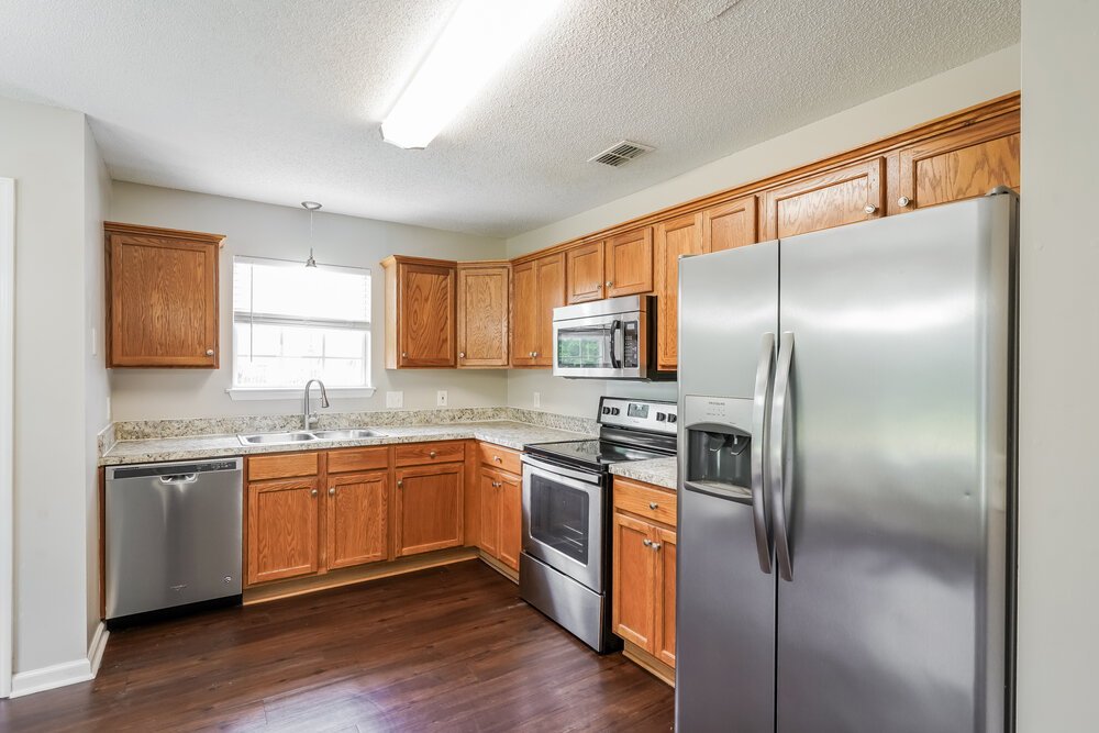 3-Bed Rental on 6620 Shadyview Drive photo 6