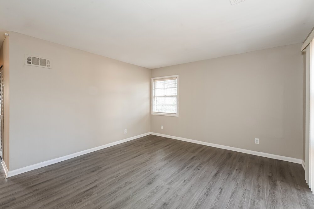 3-Bed Rental on 645 Melrose Dr photo 6