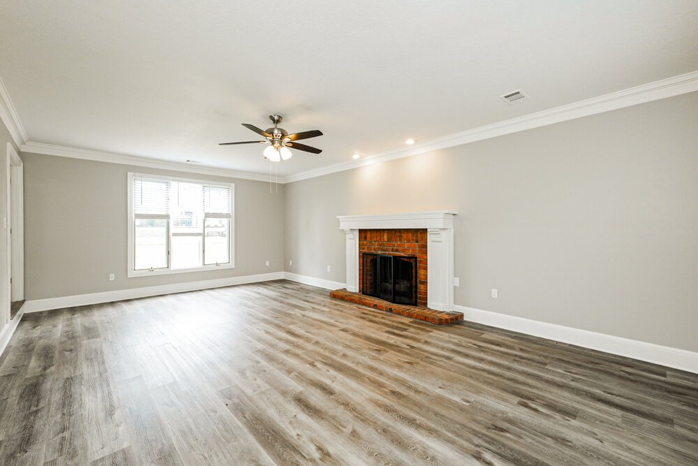 4-Bed Rental on 7440 Richmond Rd photo 6