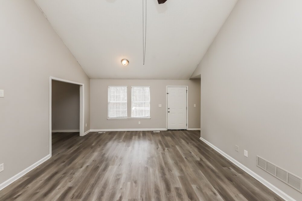 4-Bed Rental on 6953 Cave Springs photo 6