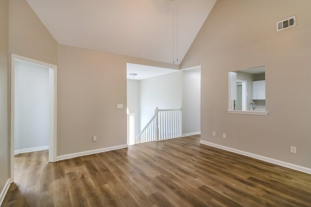 4-Bed Rental on 915 Castlerock Way photo 6