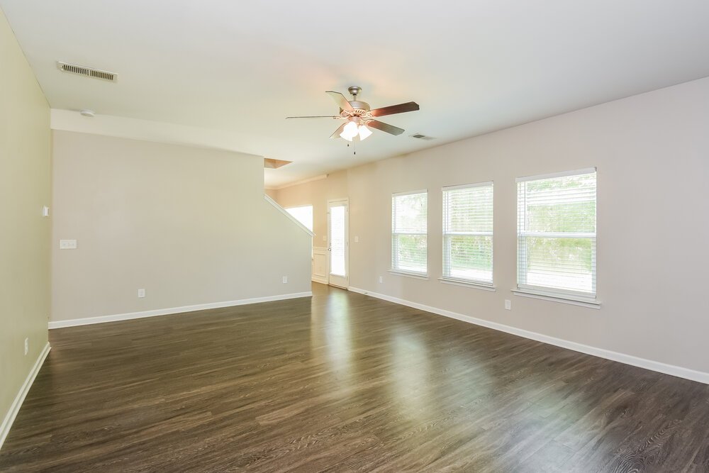 4-Bed Rental on 102 Archer Court photo 6