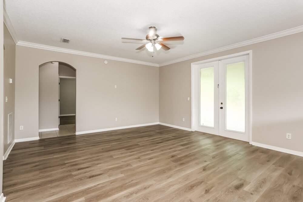 5-Bed Rental on 703 Red Cedar photo 6