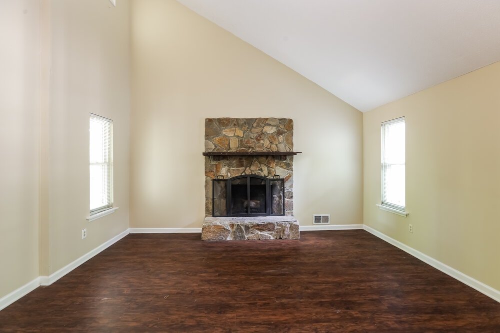 3-Bed Rental on 4110 Oak Stone photo 6