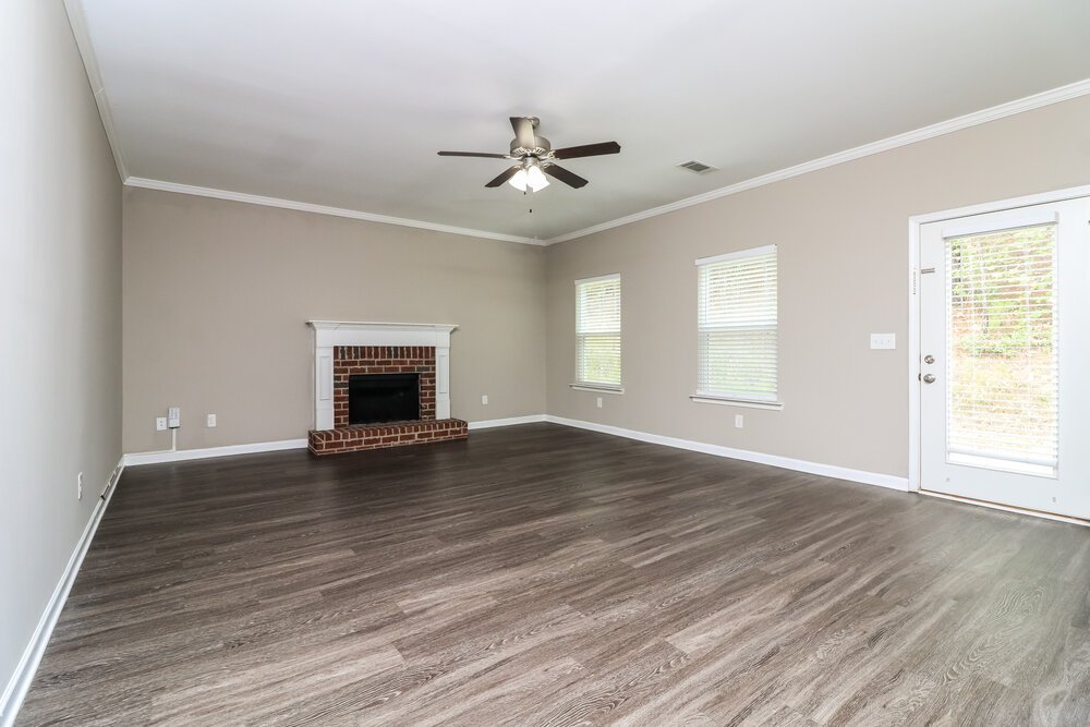 4-Bed Rental on 398 Fieldcrest Drive photo 6