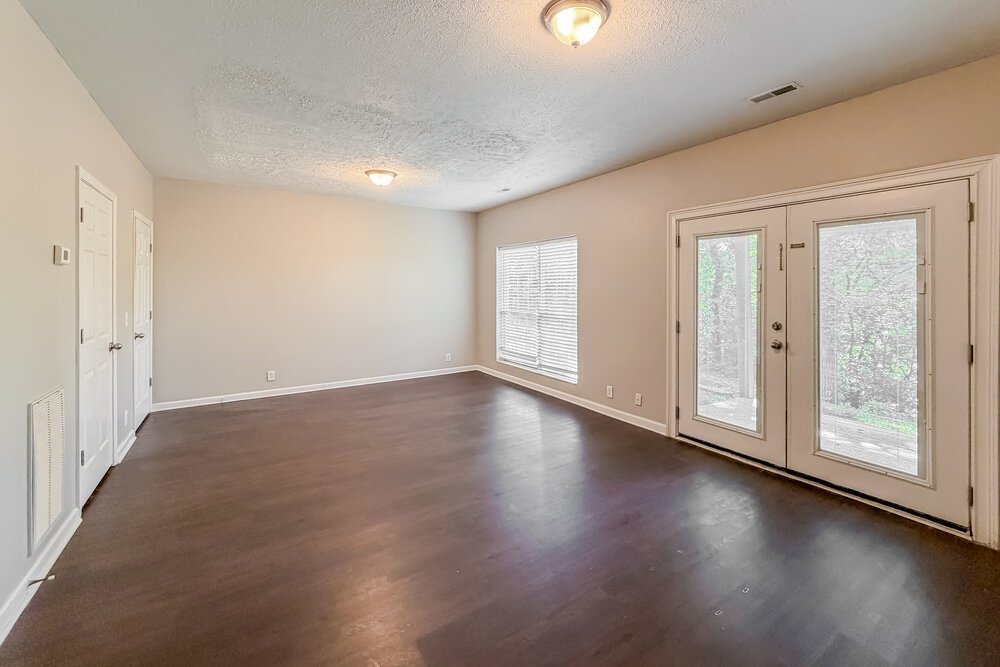 4-Bed Rental on 3134 Creekview Ln photo 6