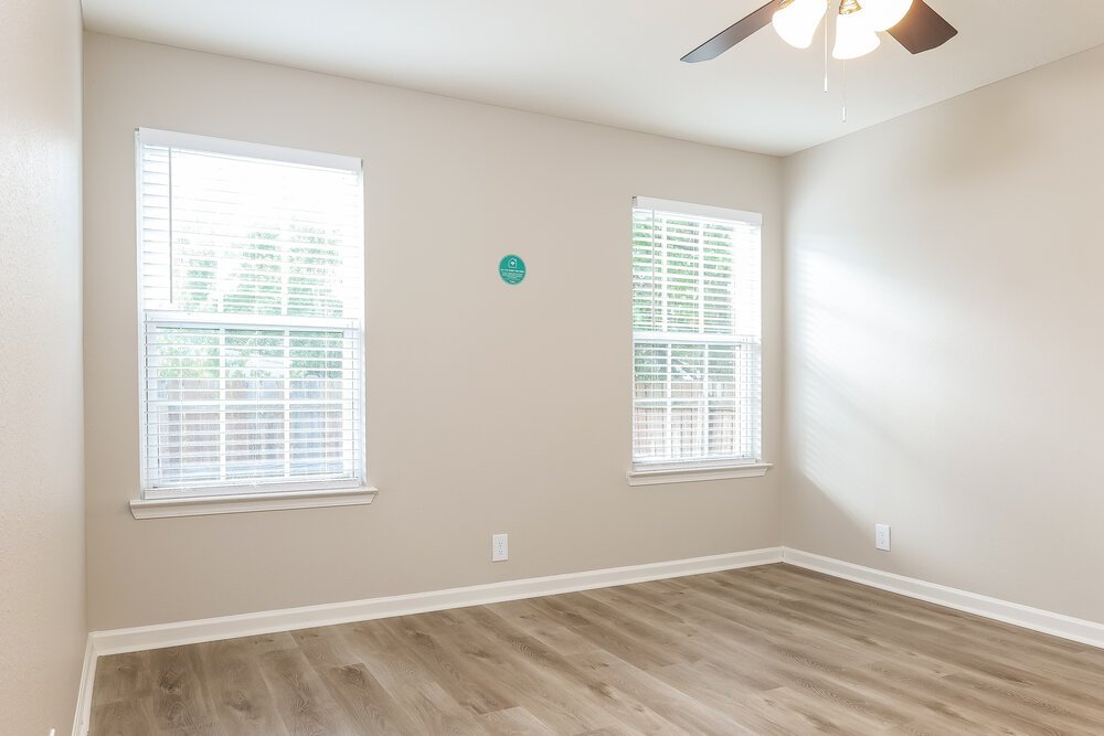 3-Bed Rental on 1008 Tom Hailey photo 6