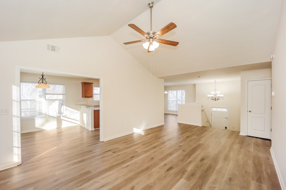 4-Bed Rental on 18 Forrest Ln photo 6