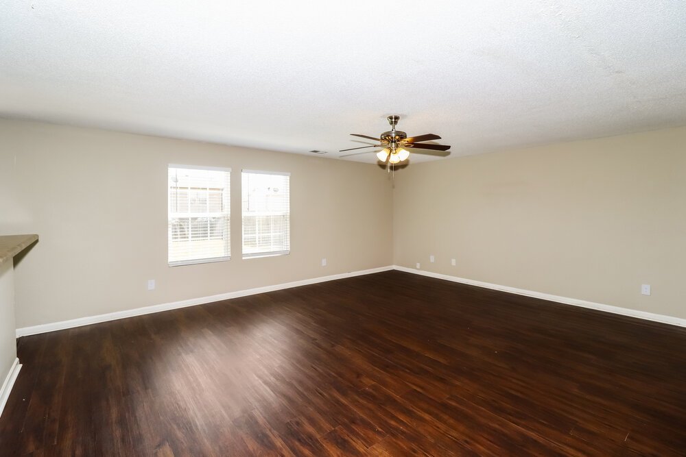 4-Bed Rental on 10071 Woodlee Cv photo 6