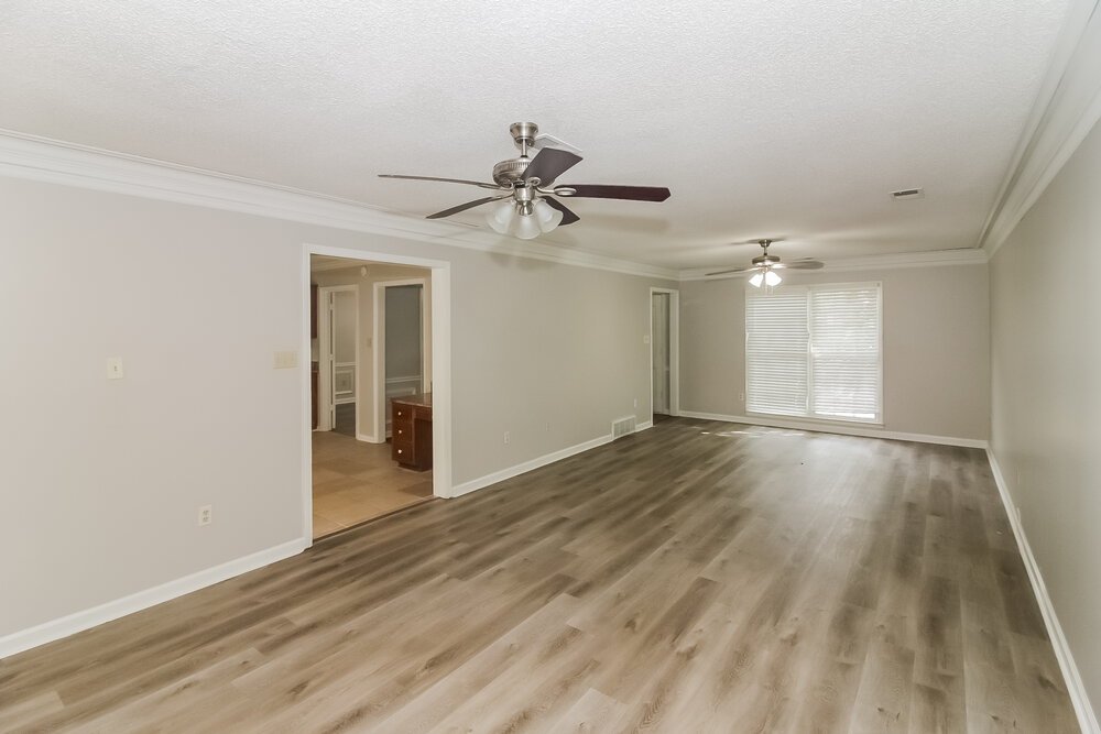 4-Bed Rental on 269 Locust Grove photo 6