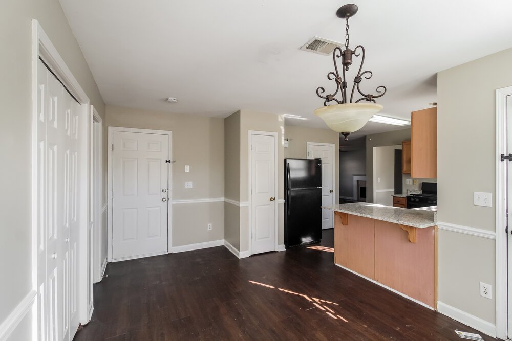 4-Bed Rental on 854 Langley View photo 7