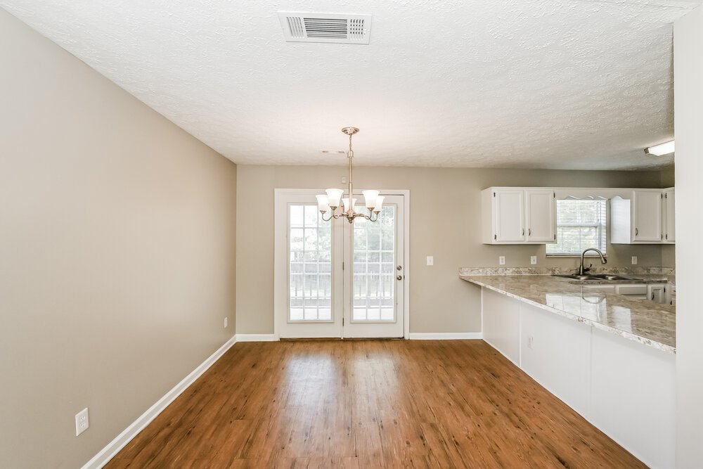 4-Bed Rental on 207 Fairfield Dr photo 7