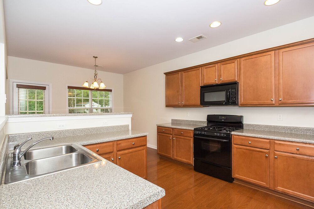 4-Bed Rental on 250 Lantana Dr photo 7